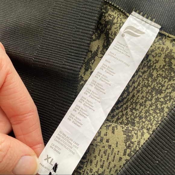 Fabletics Snake Reptile Print Crop Black Leggings - Picture 2 of 3